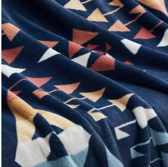 Pendleton fleece throw blanket 50" by 70" navy aztec boho design - Picture 6 of 11